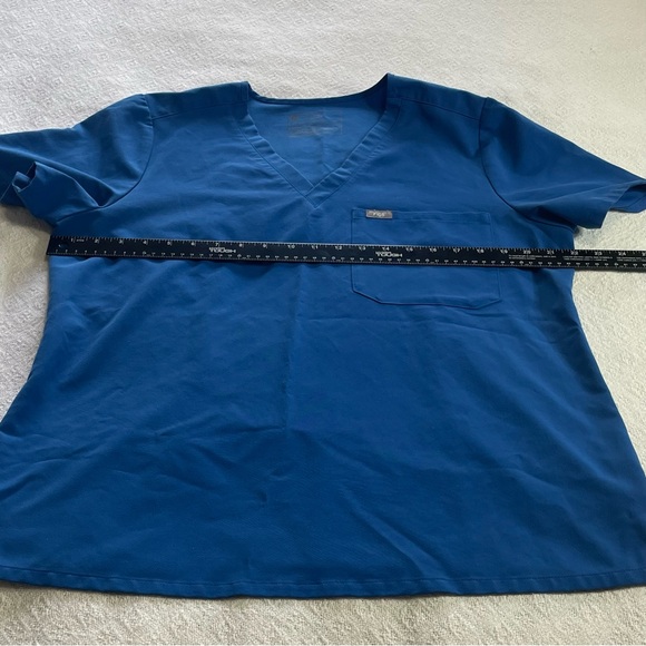 Figs Technical Collection Blue Scrub Top
Size XL - Picture 5 of 8